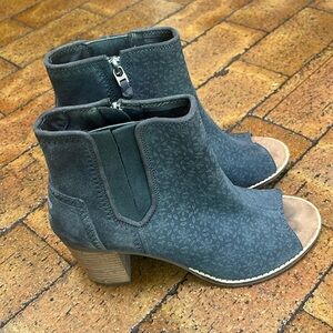 TOMS Peep Toe Sandal